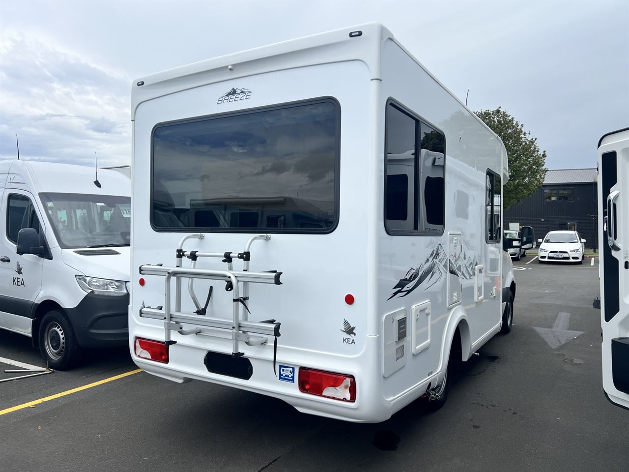 Vehicle image 4