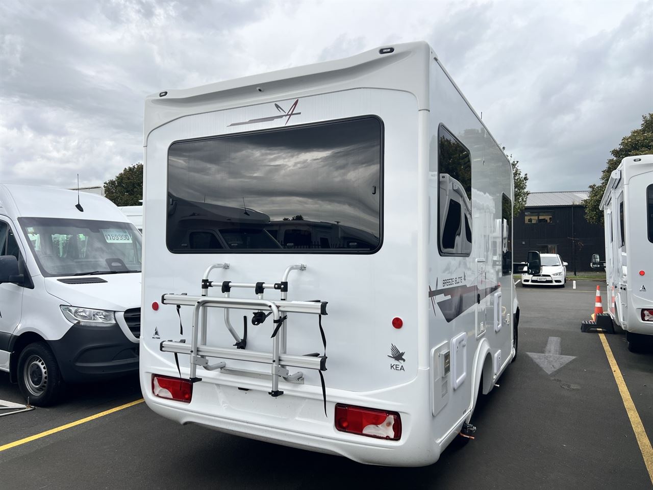 Vehicle image 4