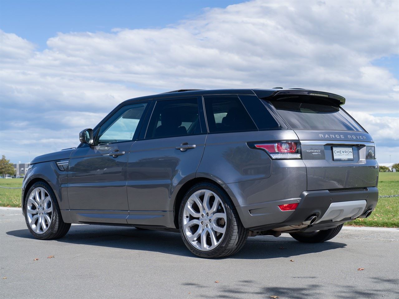 Vehicle image 5