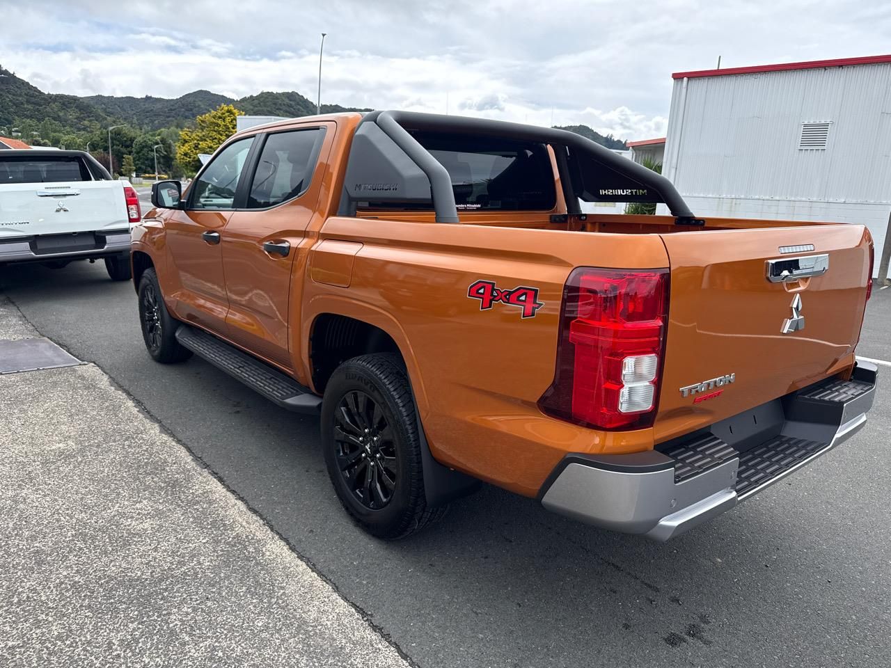 Vehicle image 5