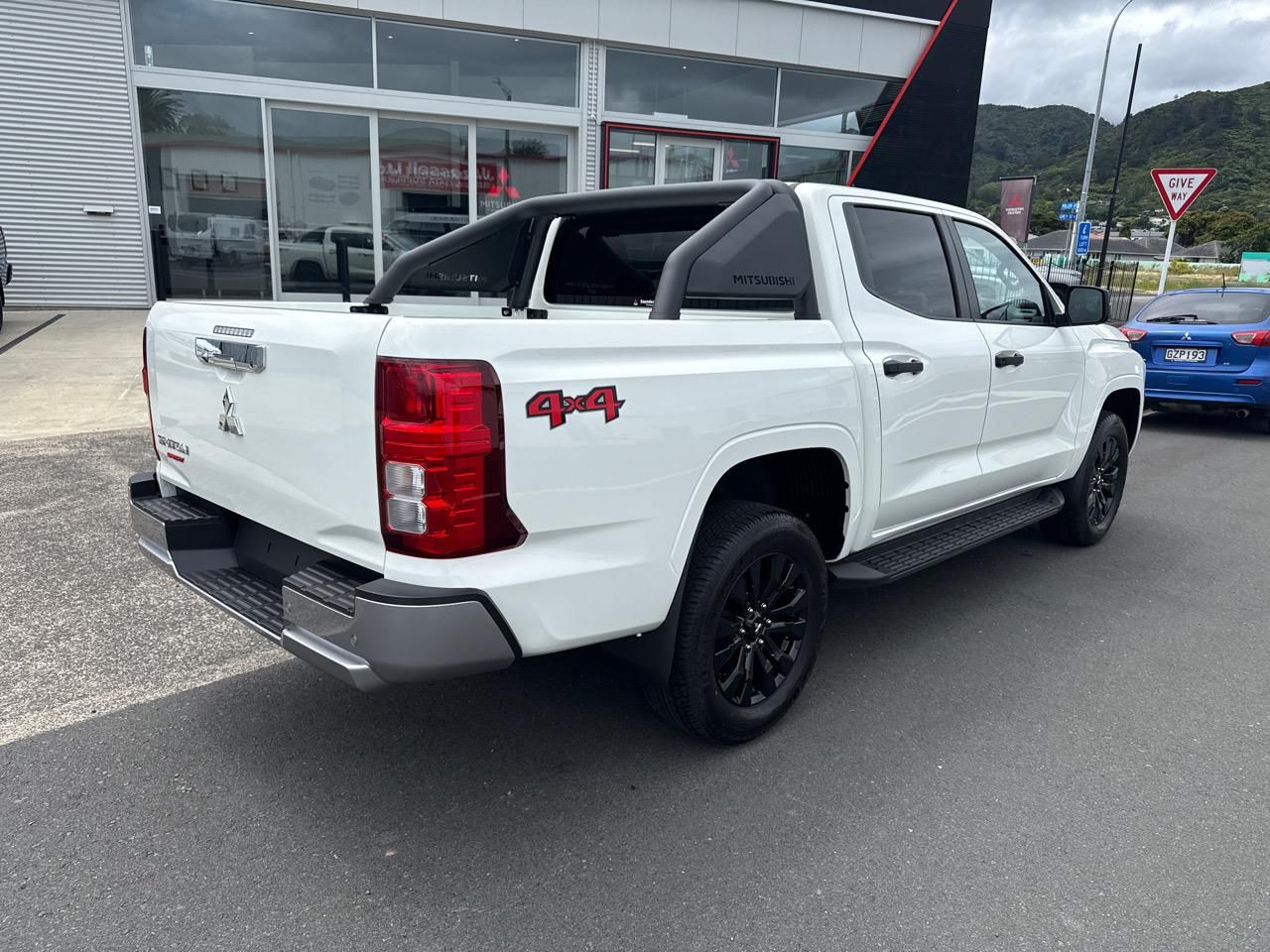 Vehicle image 4