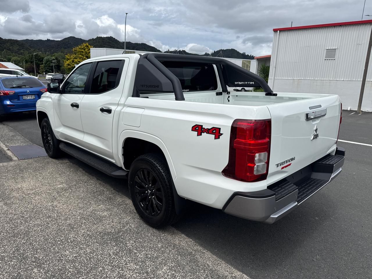 Vehicle image 5
