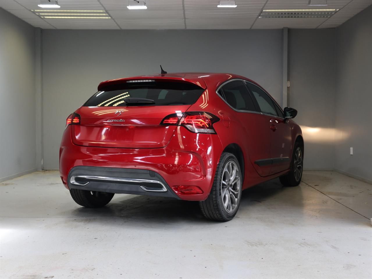 Vehicle image 4