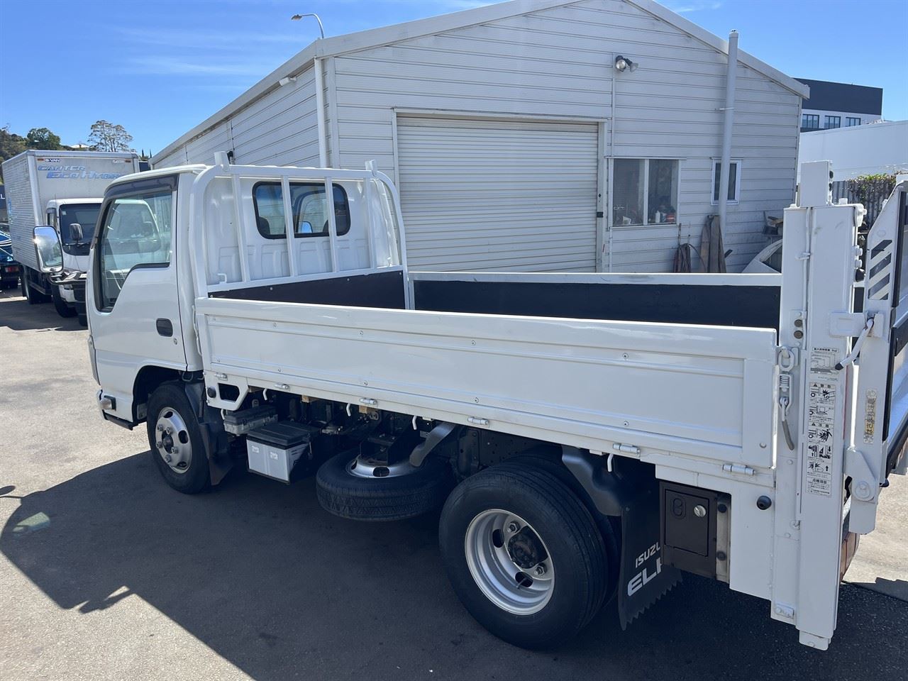 Vehicle image 3