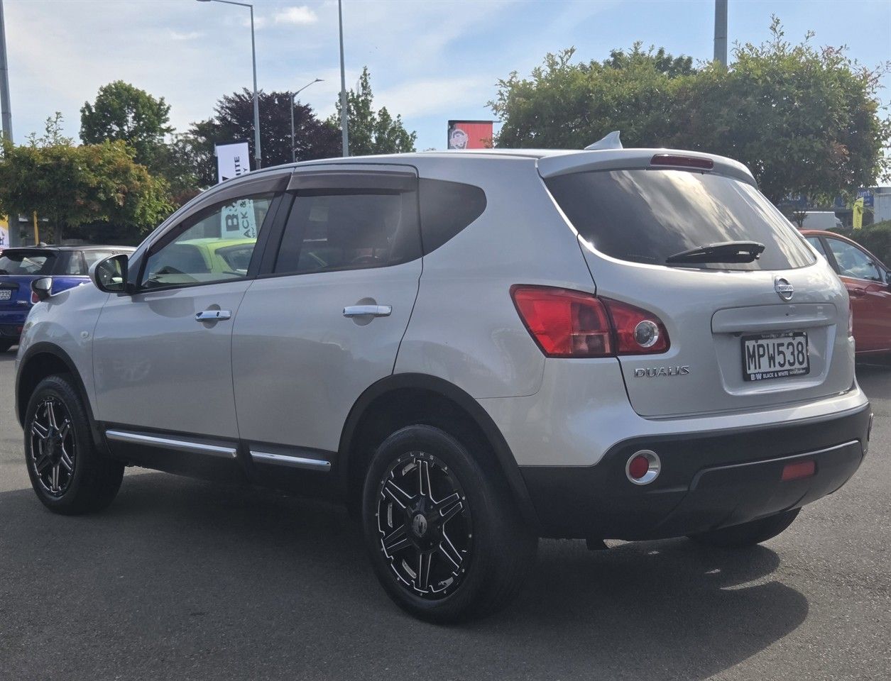 Vehicle image 5