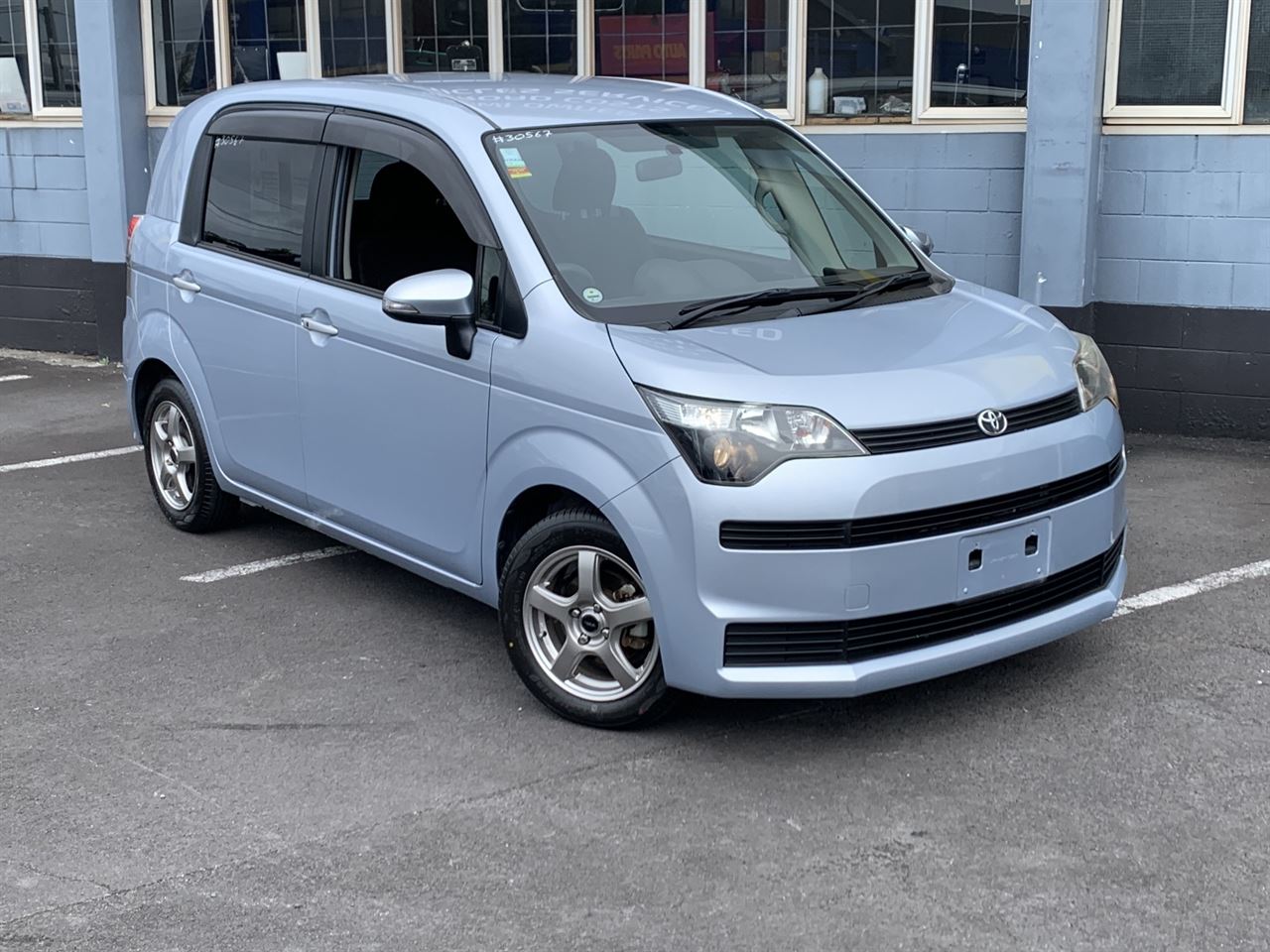 Vehicle image 5