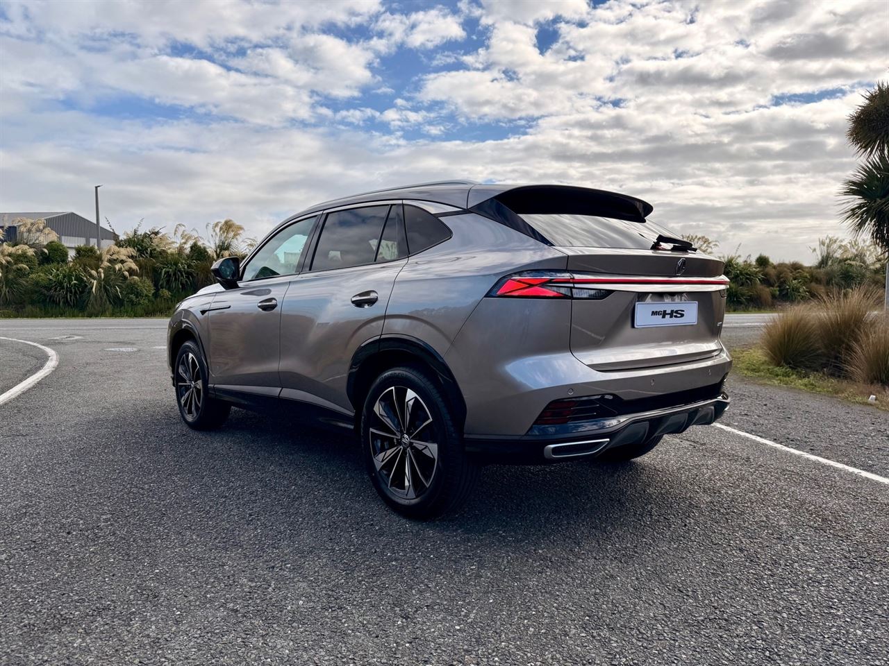 Vehicle image 5