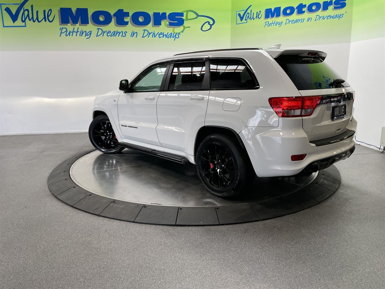 Vehicle image 5