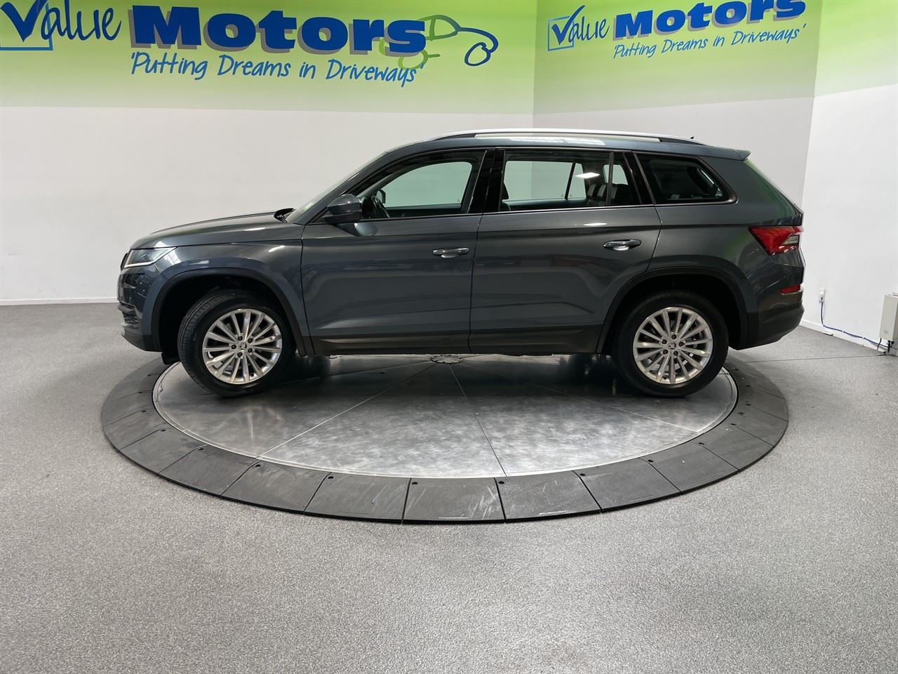 Vehicle image 4