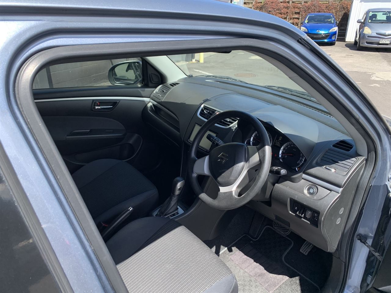 Vehicle image 5