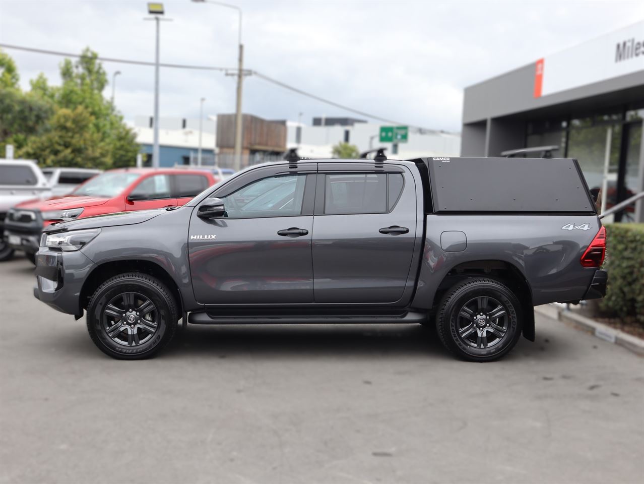 Vehicle image 4