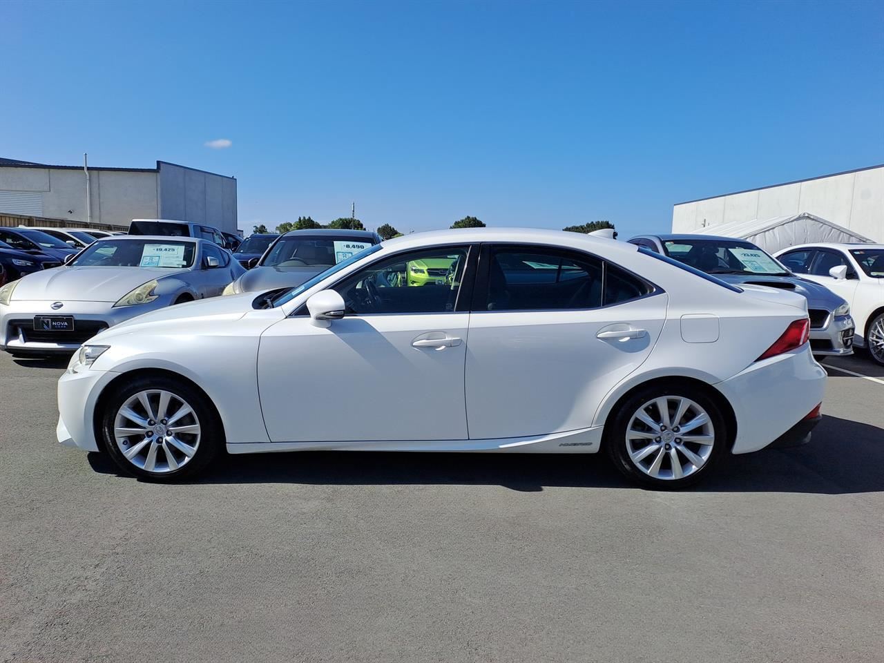 Vehicle image 4