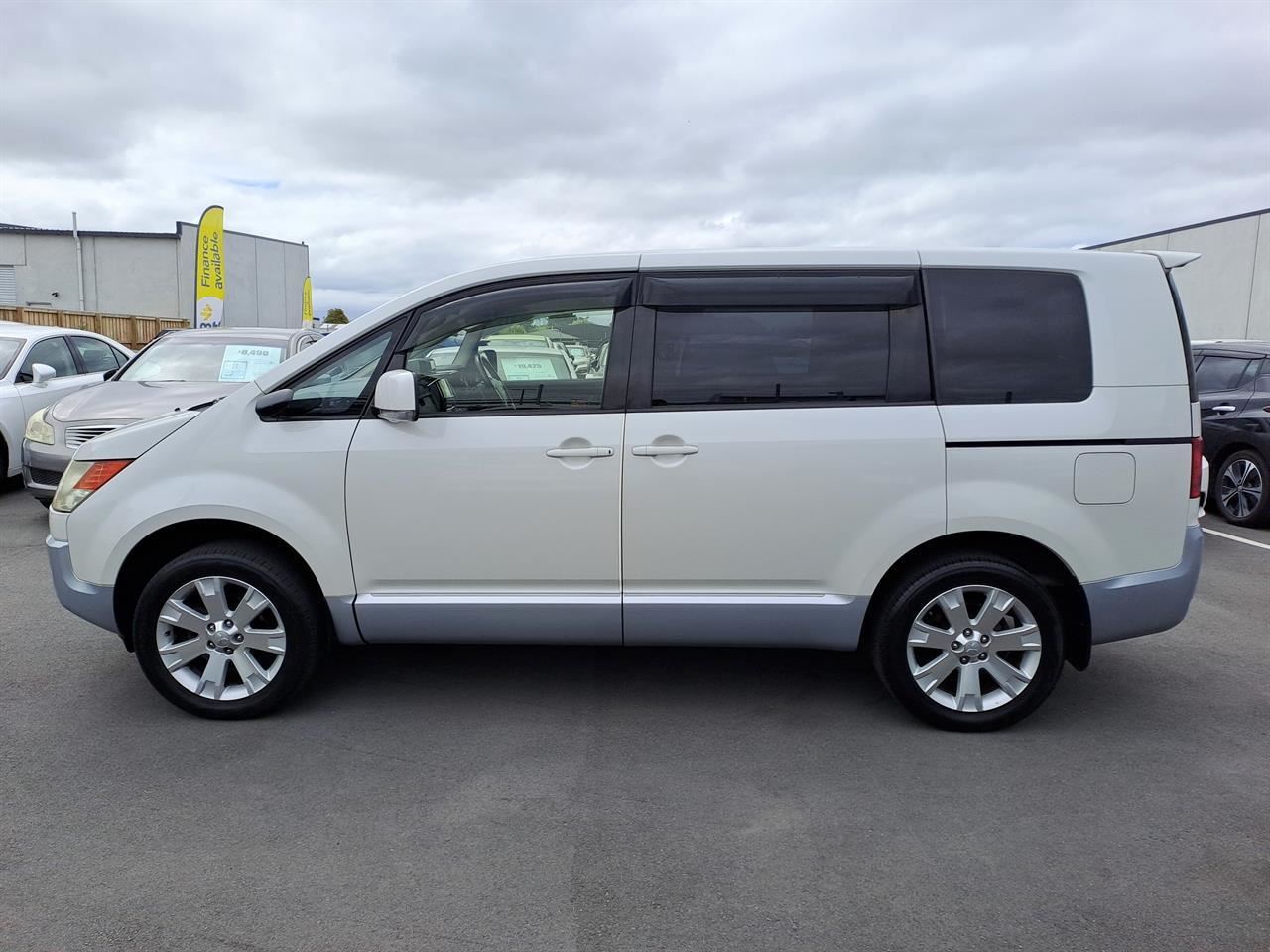 Vehicle image 4