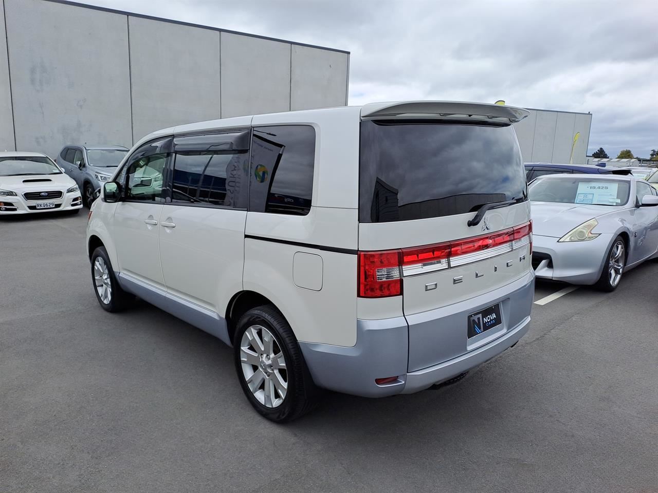 Vehicle image 5