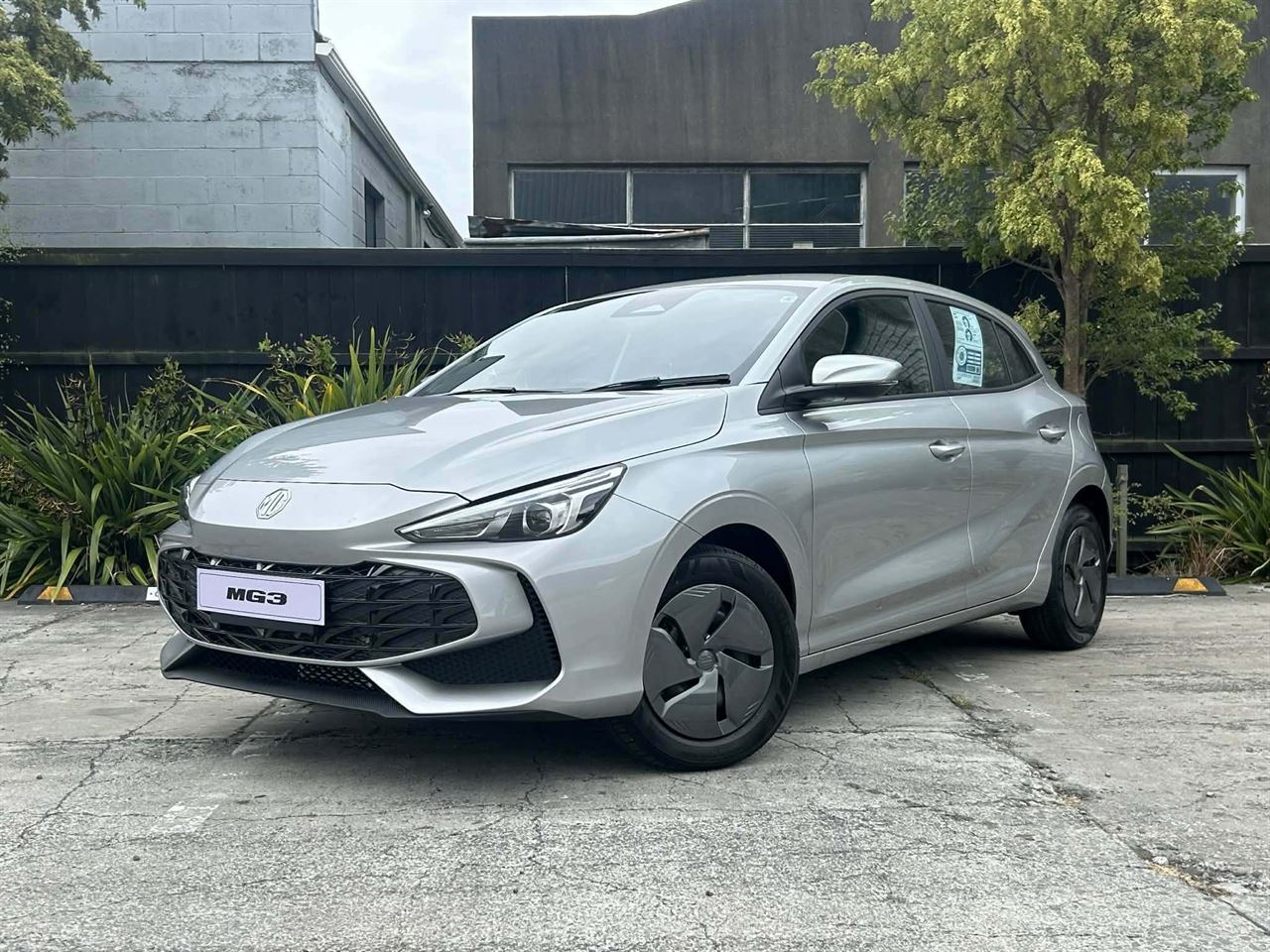 Vehicle image 4