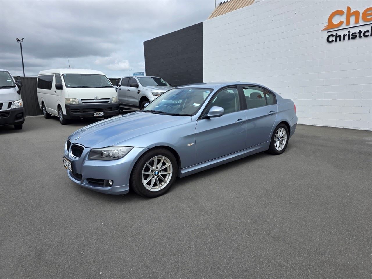 Vehicle image 5