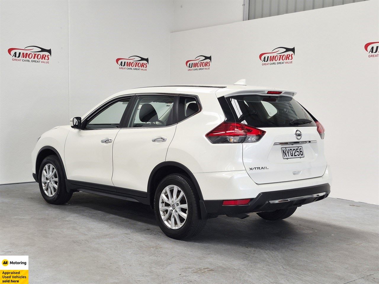 Vehicle image 5