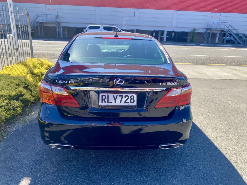 Vehicle image 4