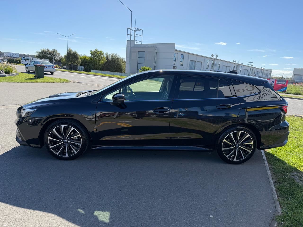 Vehicle image 5