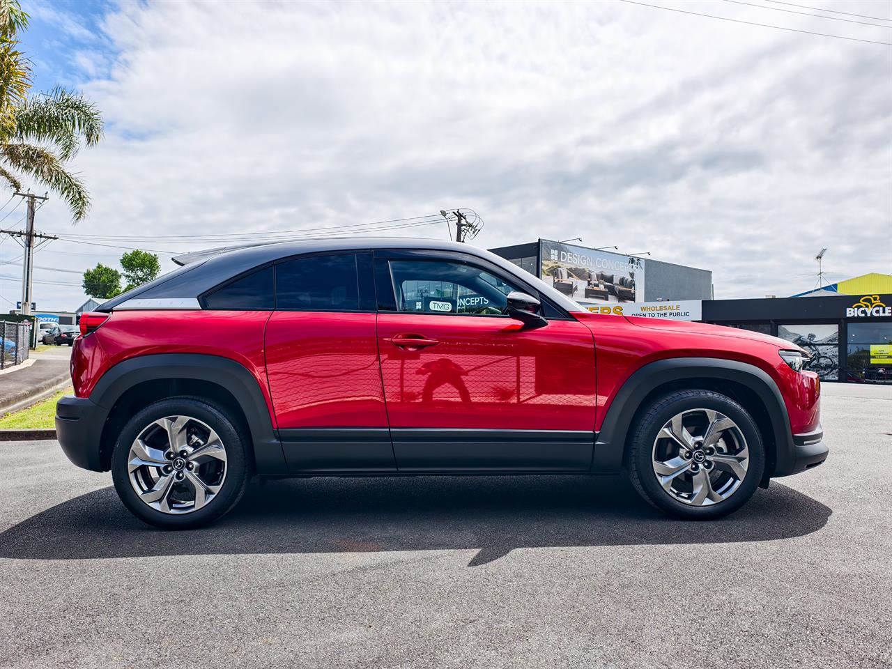 Vehicle image 5