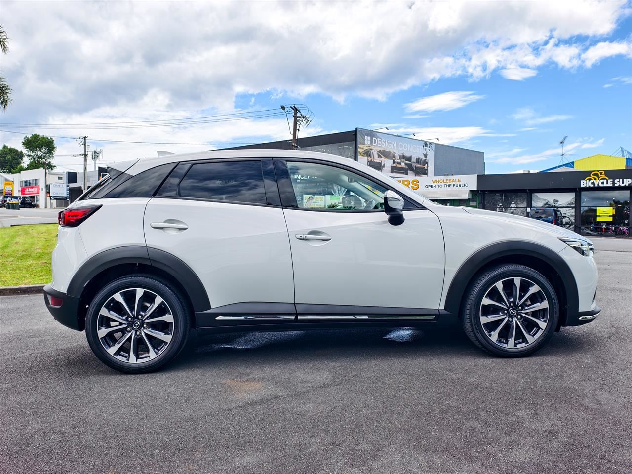 Vehicle image 5