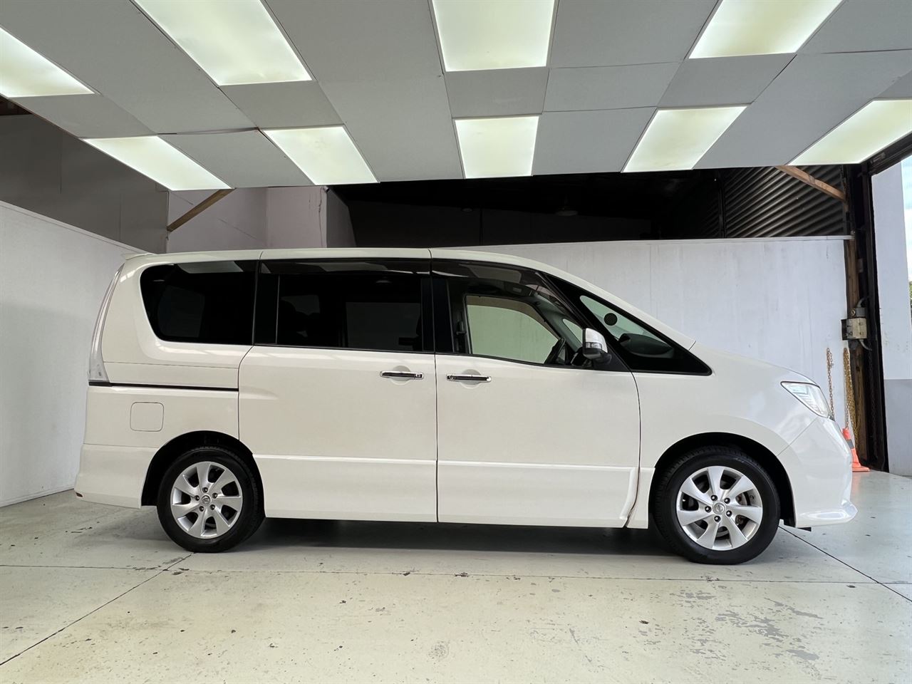 Vehicle image 4