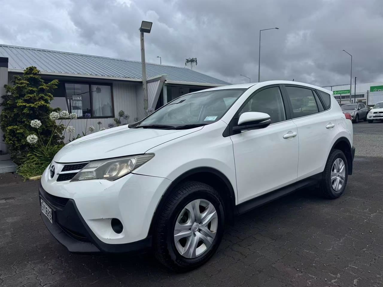 Vehicle image 3