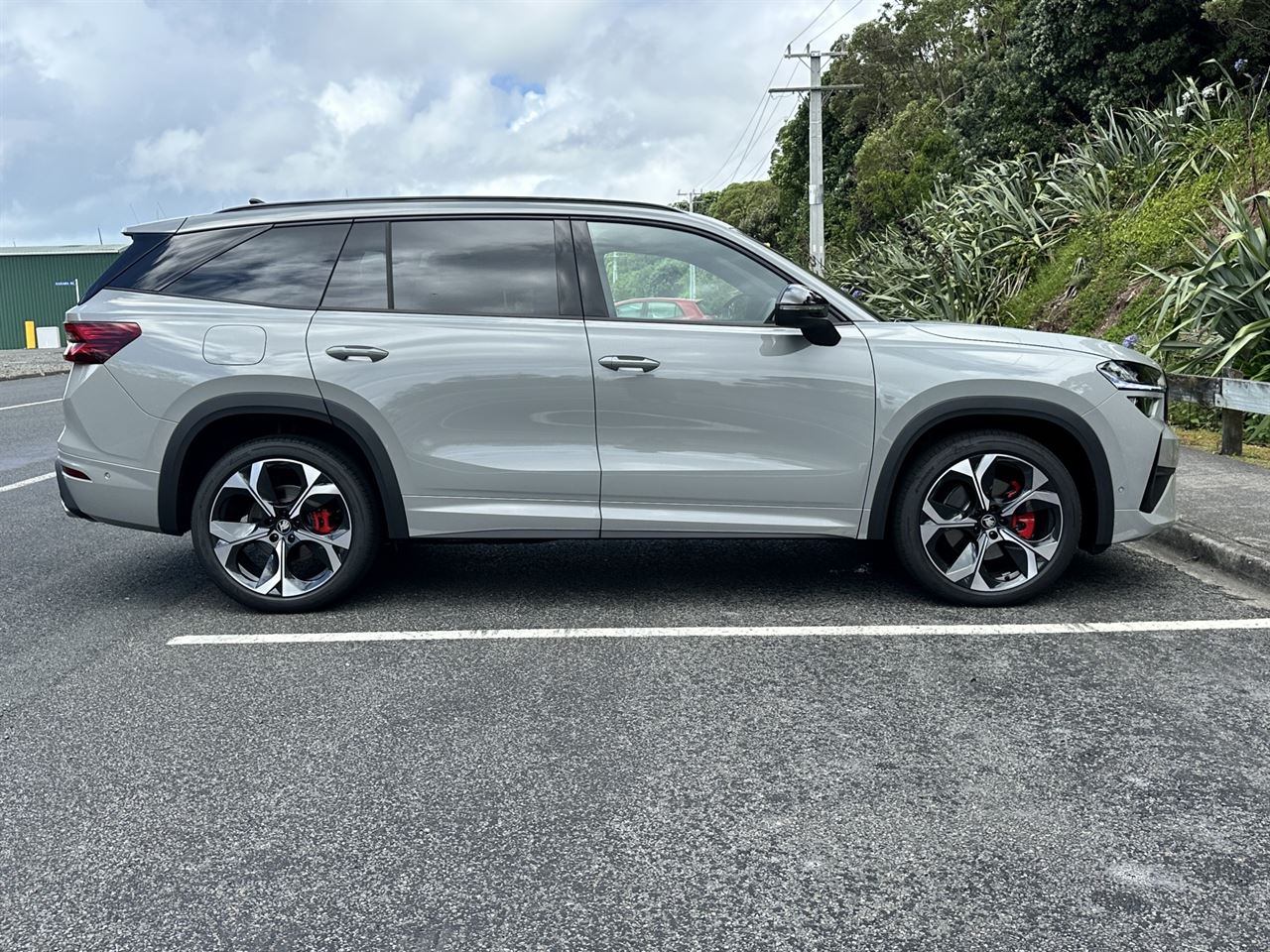 Vehicle image 5