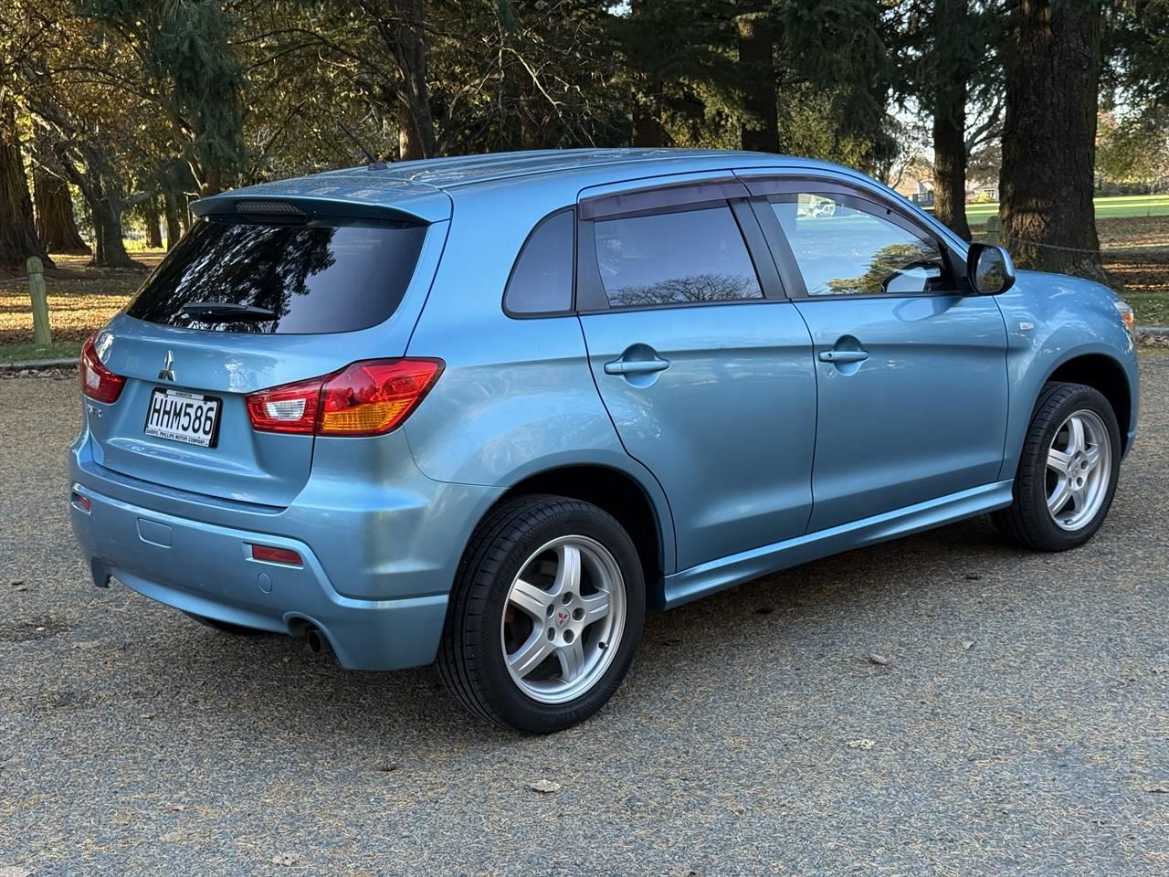Vehicle image 5
