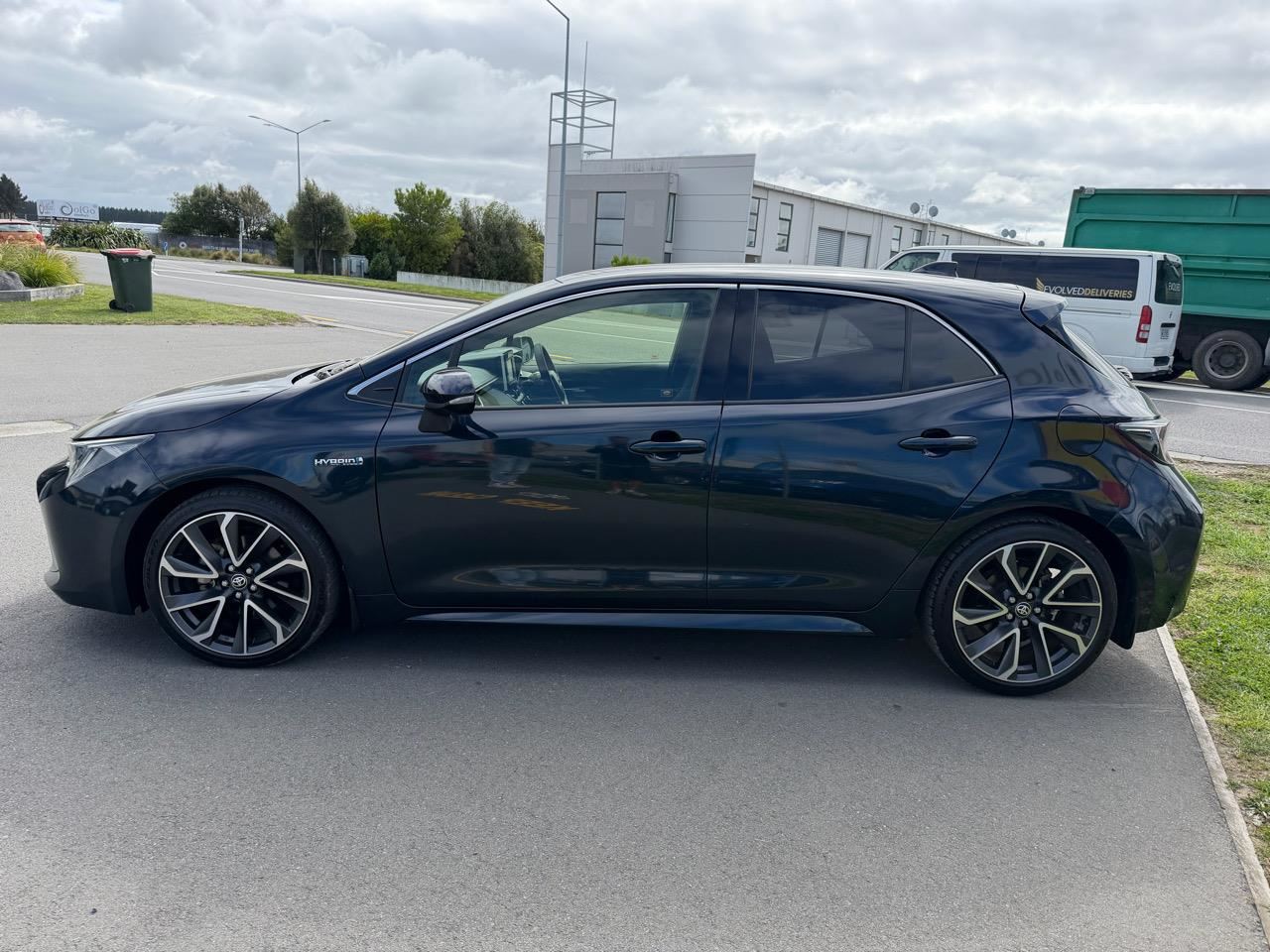 Vehicle image 5