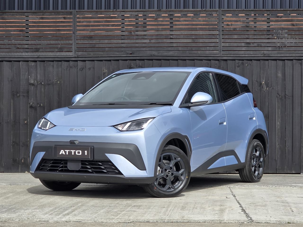 Vehicle image 5