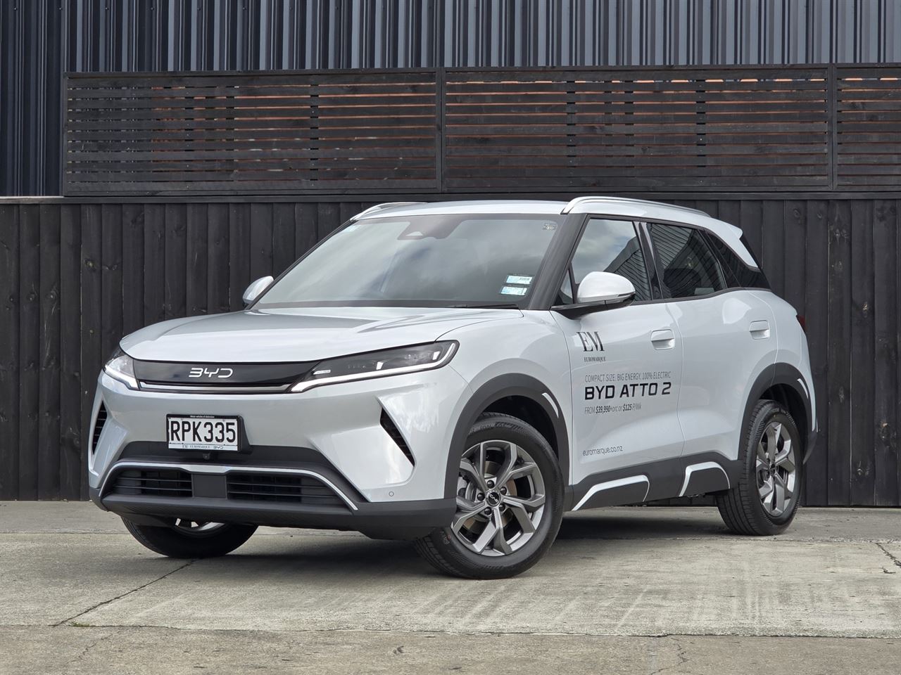 Vehicle image 5