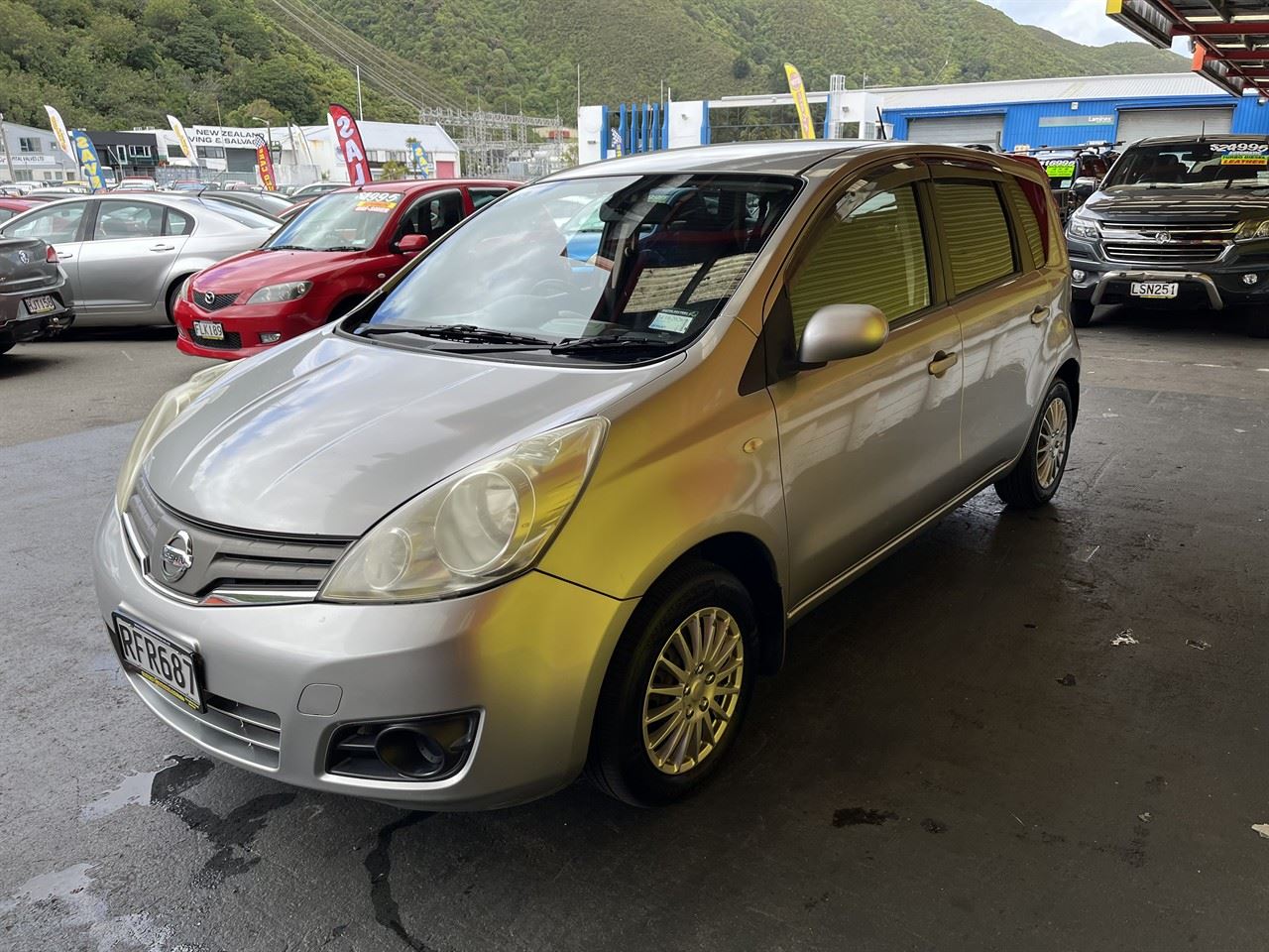 Vehicle image 3