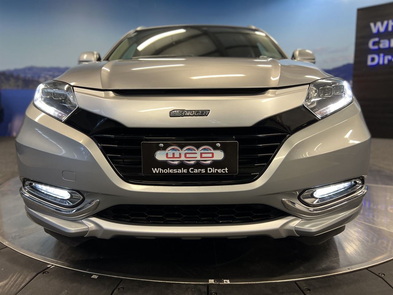 Vehicle image 5