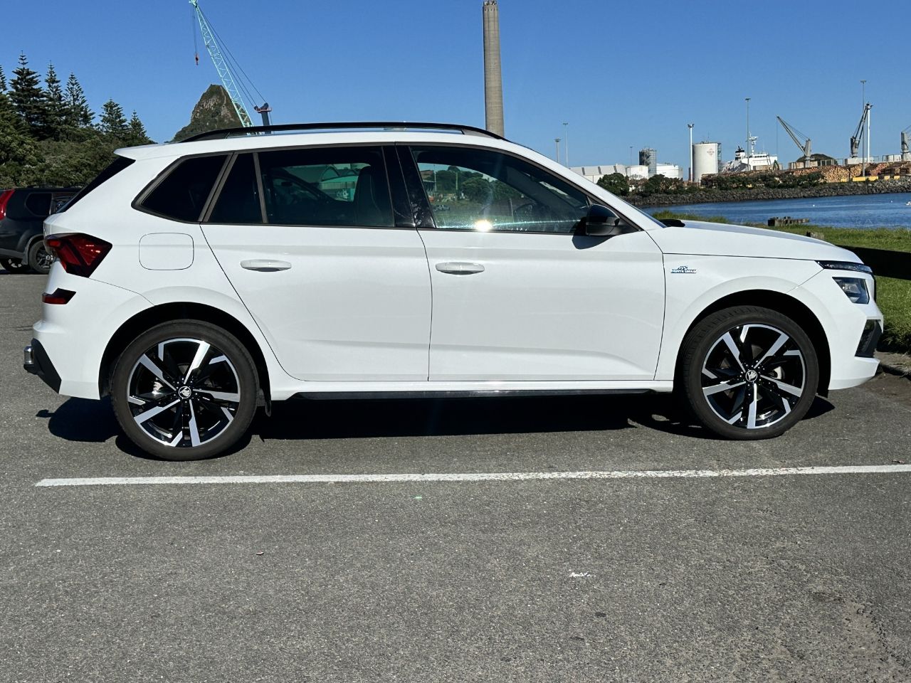 Vehicle image 5