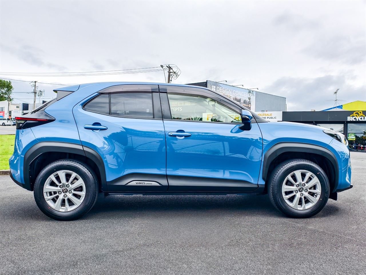 Vehicle image 5
