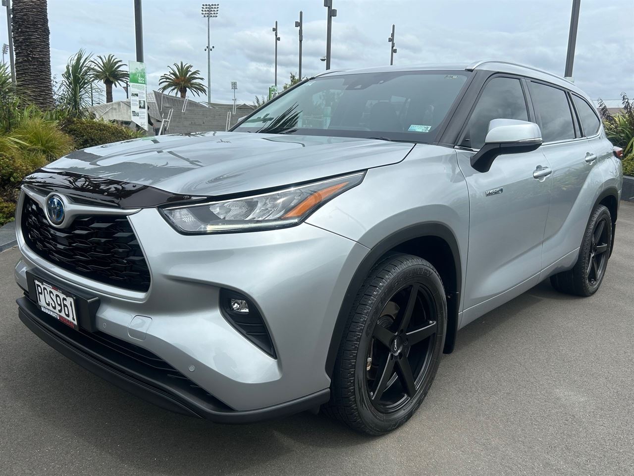 Vehicle image 3