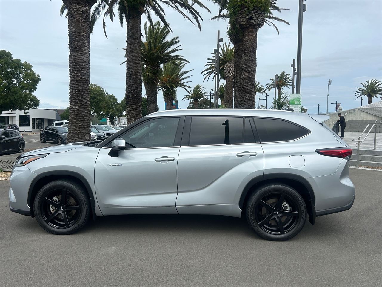 Vehicle image 4