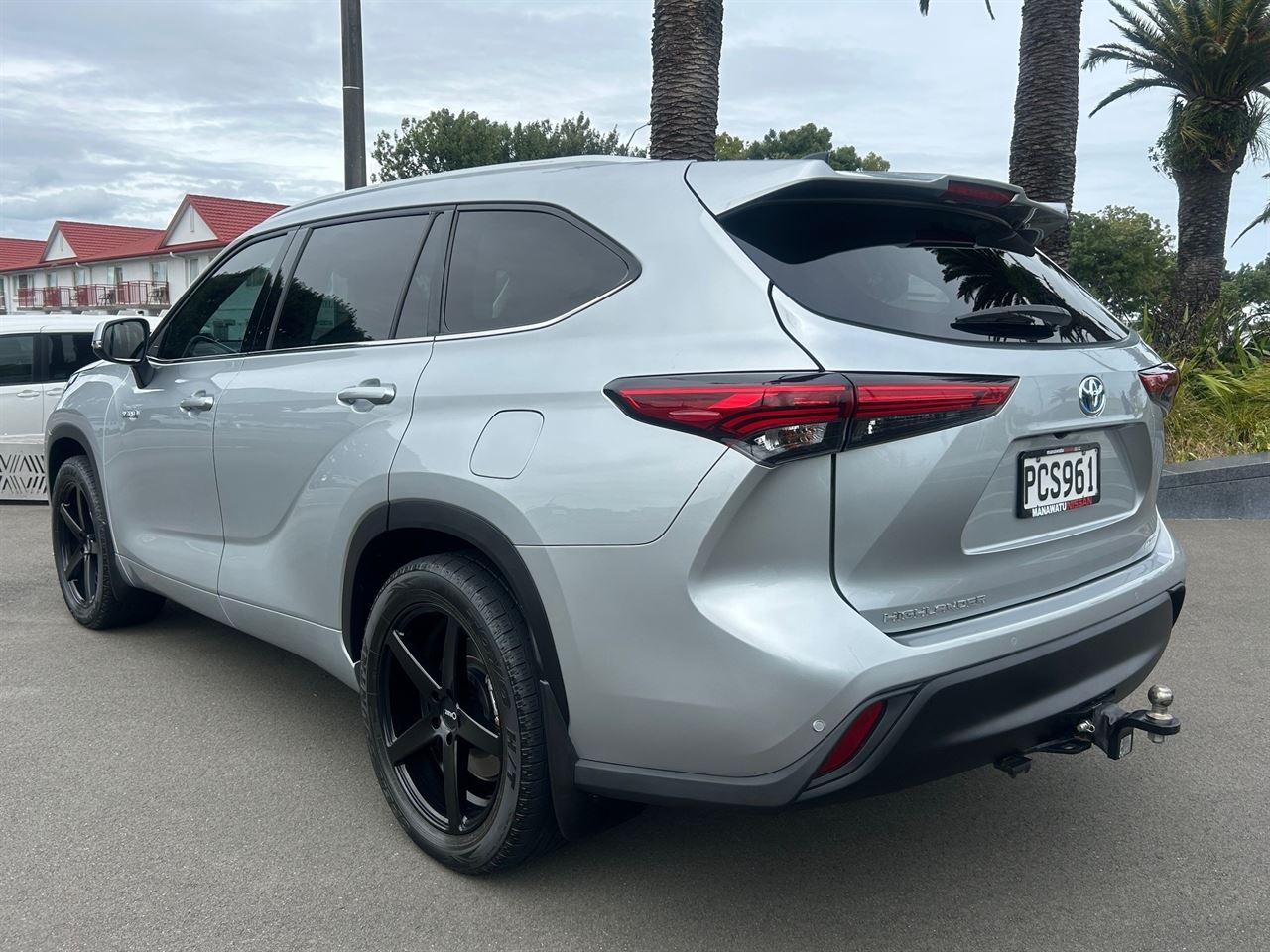Vehicle image 5