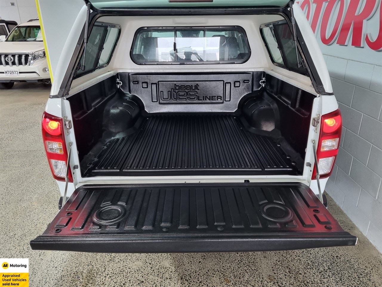 Vehicle image 3