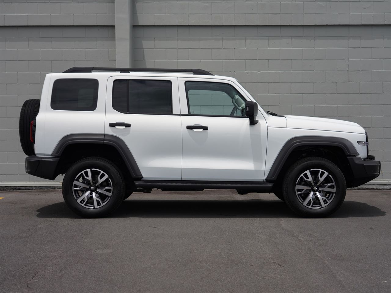 Vehicle image 3