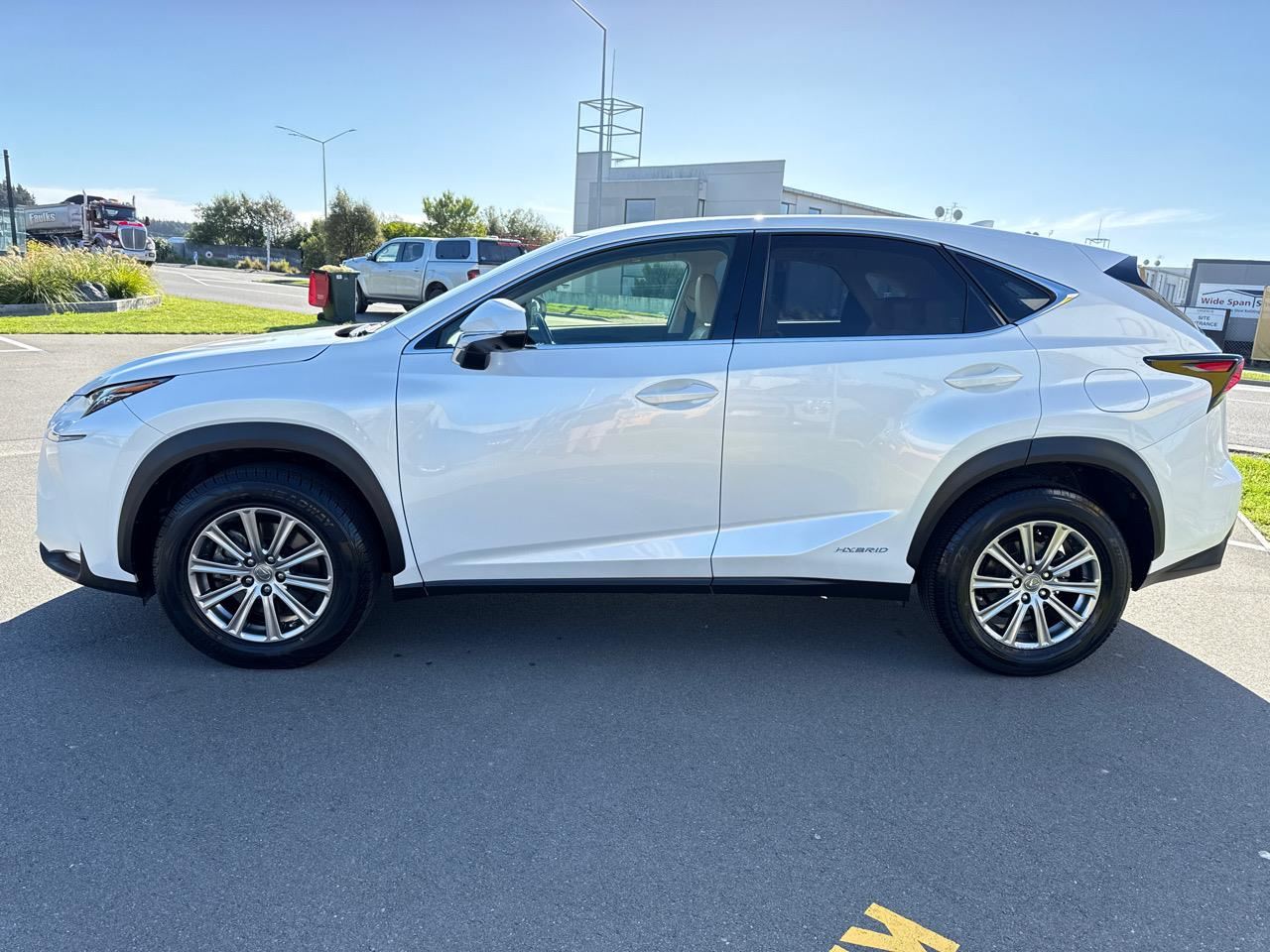Vehicle image 5
