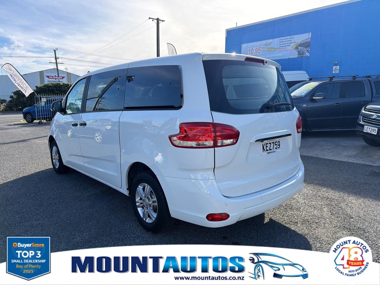 Vehicle image 5
