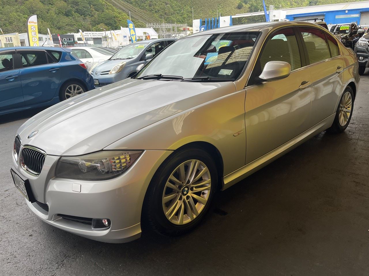 Vehicle image 3