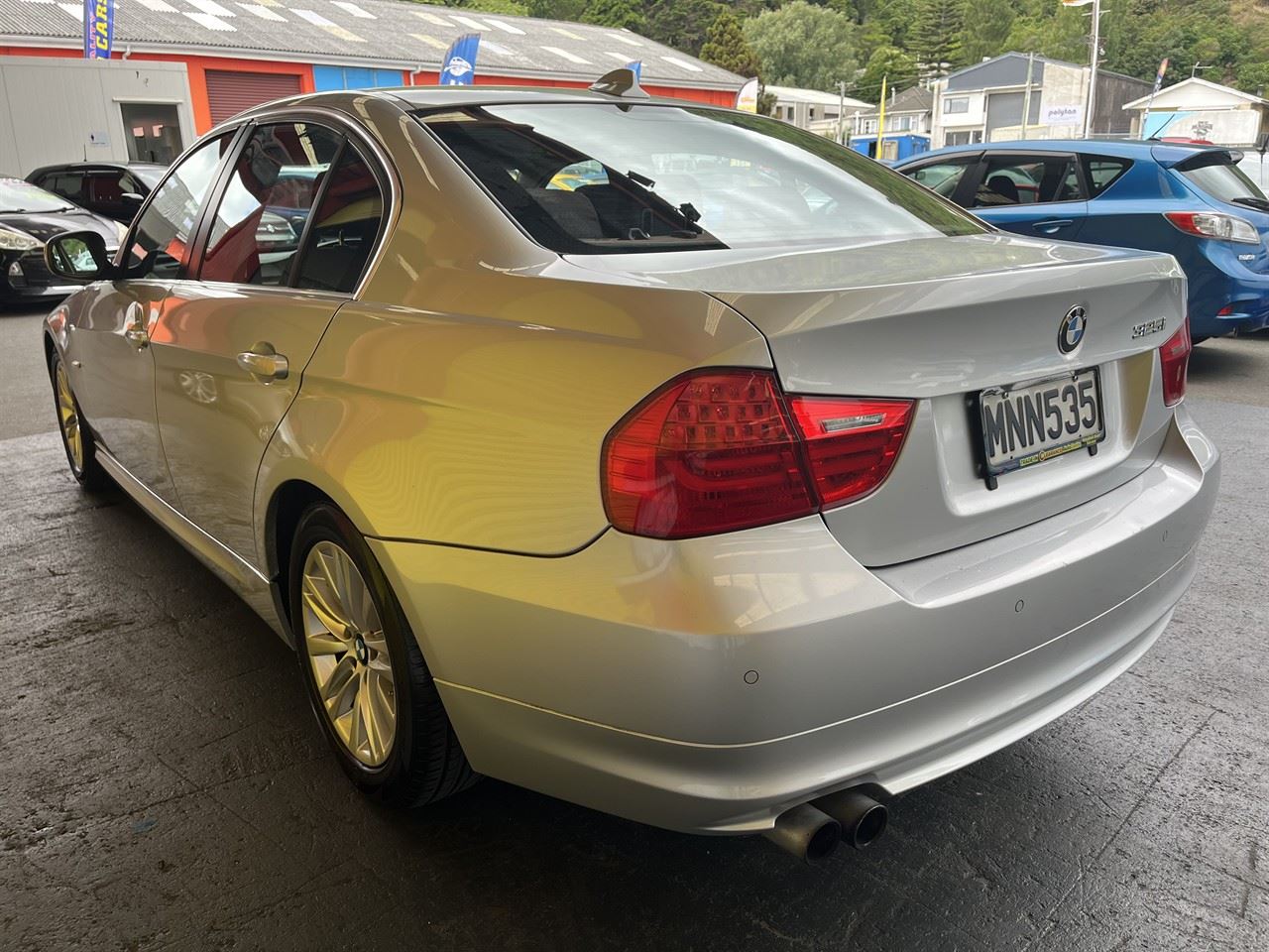 Vehicle image 4