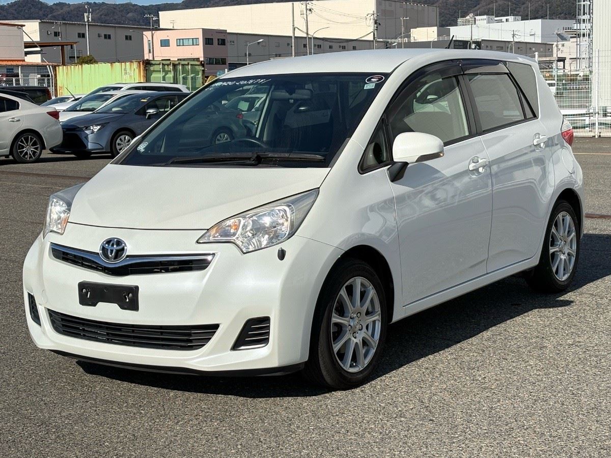 Vehicle image 3