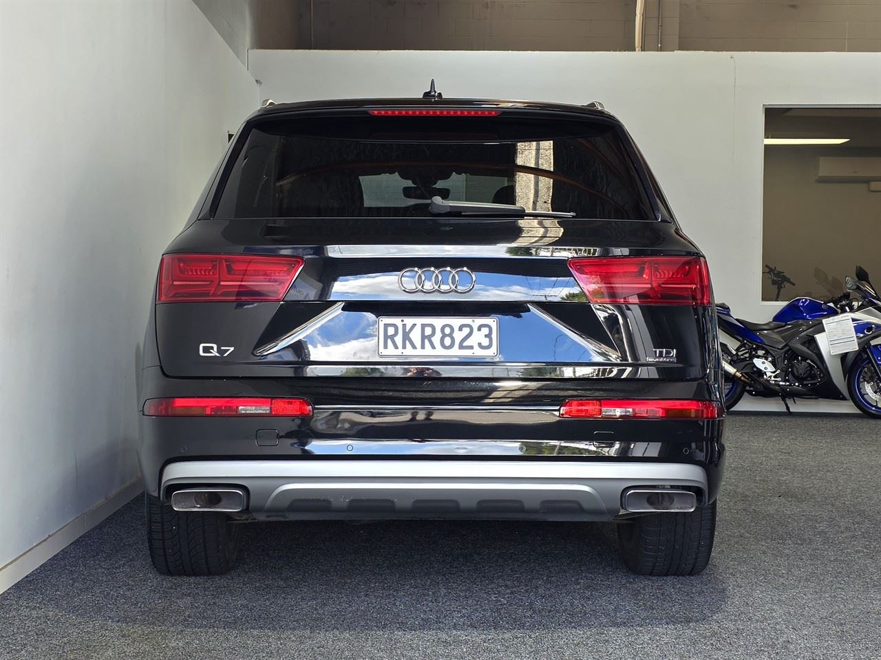 Vehicle image 5