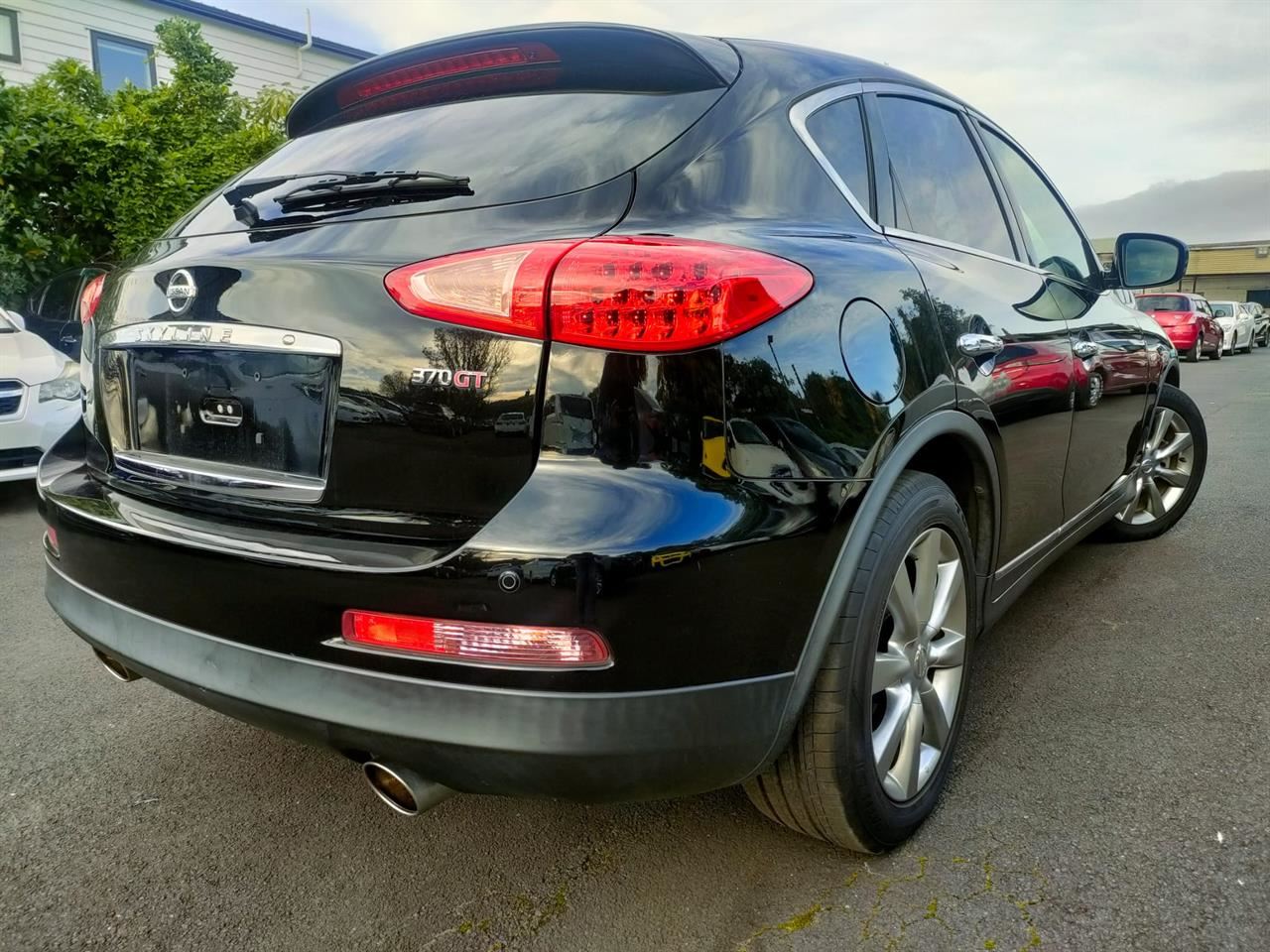 Vehicle image 4