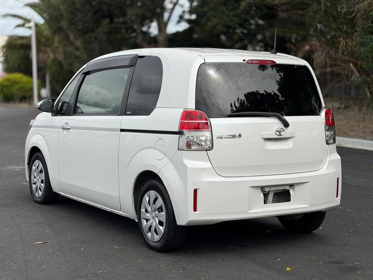 Vehicle image 4