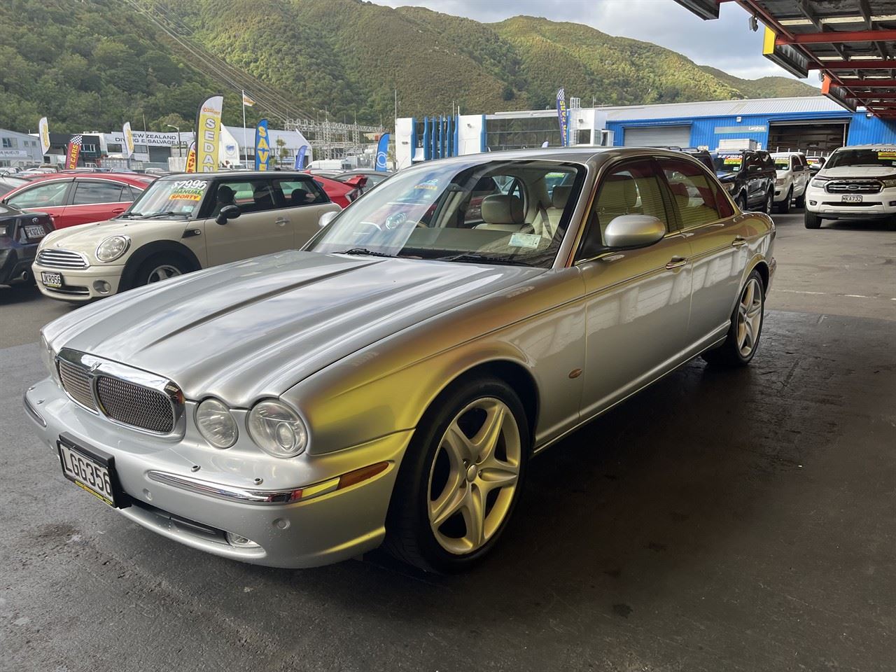 Vehicle image 3